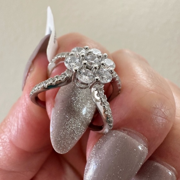 Flower Diamond and Silver Floral Ring, lab diamonds with an open sty… - Picture 2 of 8